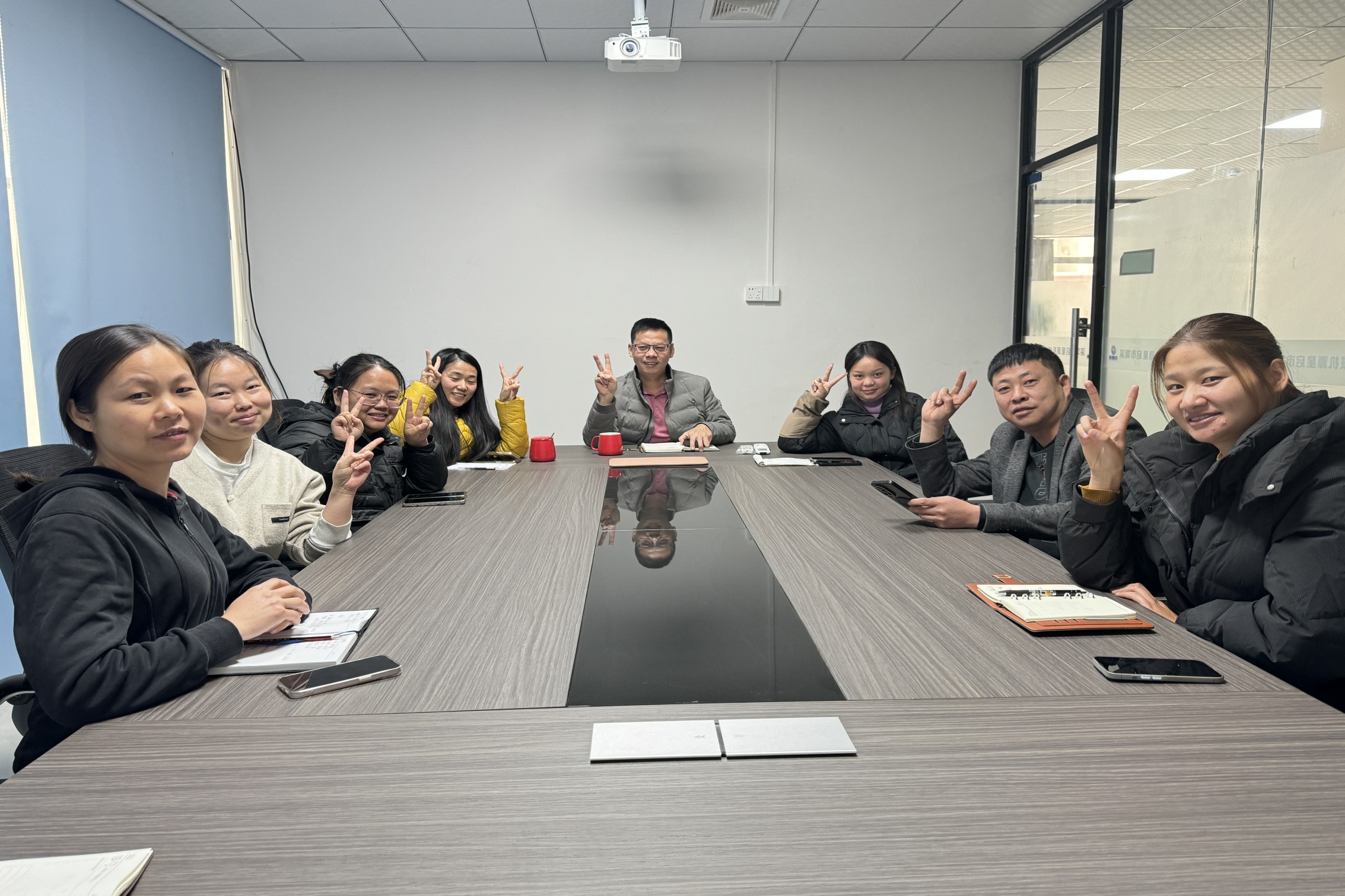 Shenzhen Qixingyuan Company, 2024 Yıllık Özet Toplantısı düzenliyor ve Yeni Yıl Hedeflerini dört gözle bekliyor